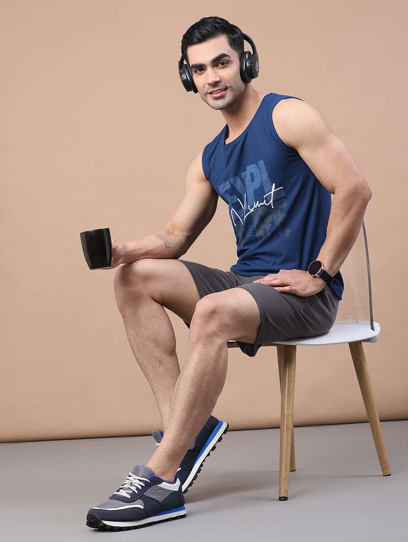 men solid mid rise regular fit shorts - 22266611 -  Standard Image - 5