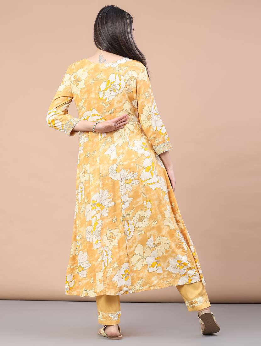 women floral three quarter sleeve kurta pant with dupatta set - 22266676 -  Standard Image - 3