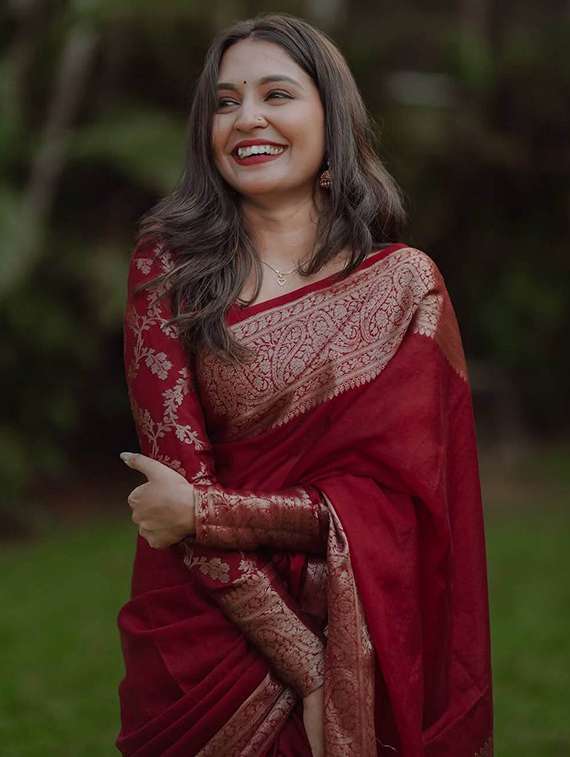 women solid with bordered saree with blouse - 22266710 -  Standard Image - 3