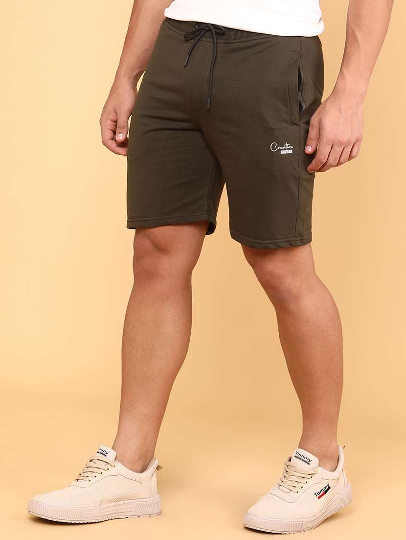 men solid mid rise slim fit short