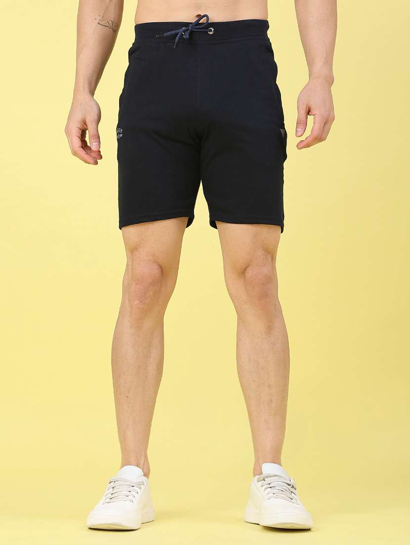 men solid mid rise regular fit shorts