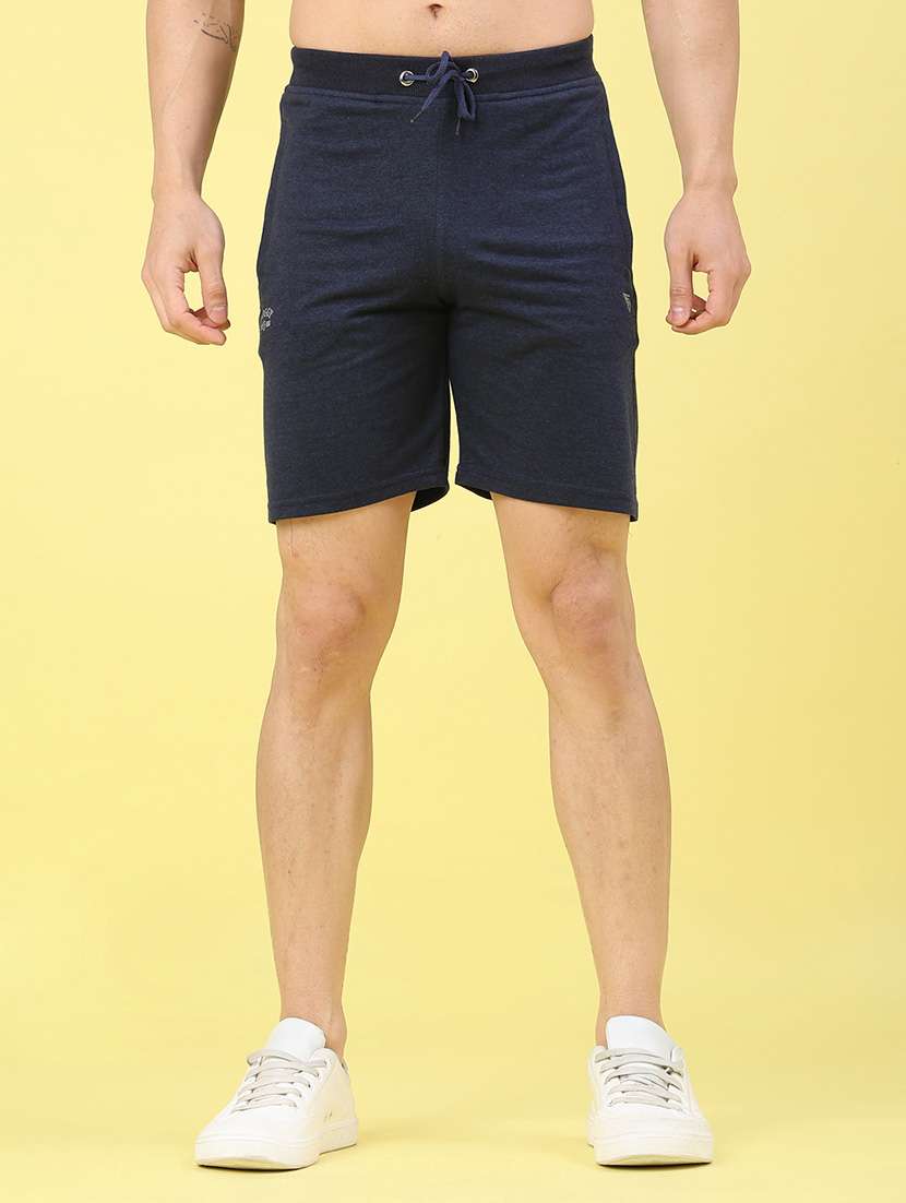 men solid mid rise regular fit shorts