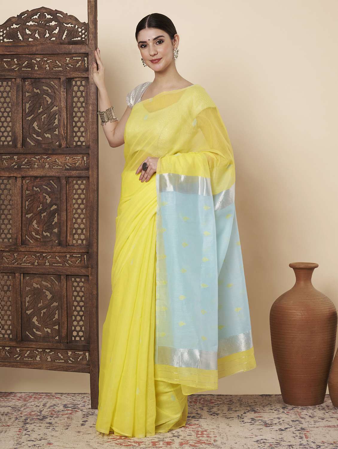 women self design plain saree with blouse - 22267668 -  Standard Image - 3