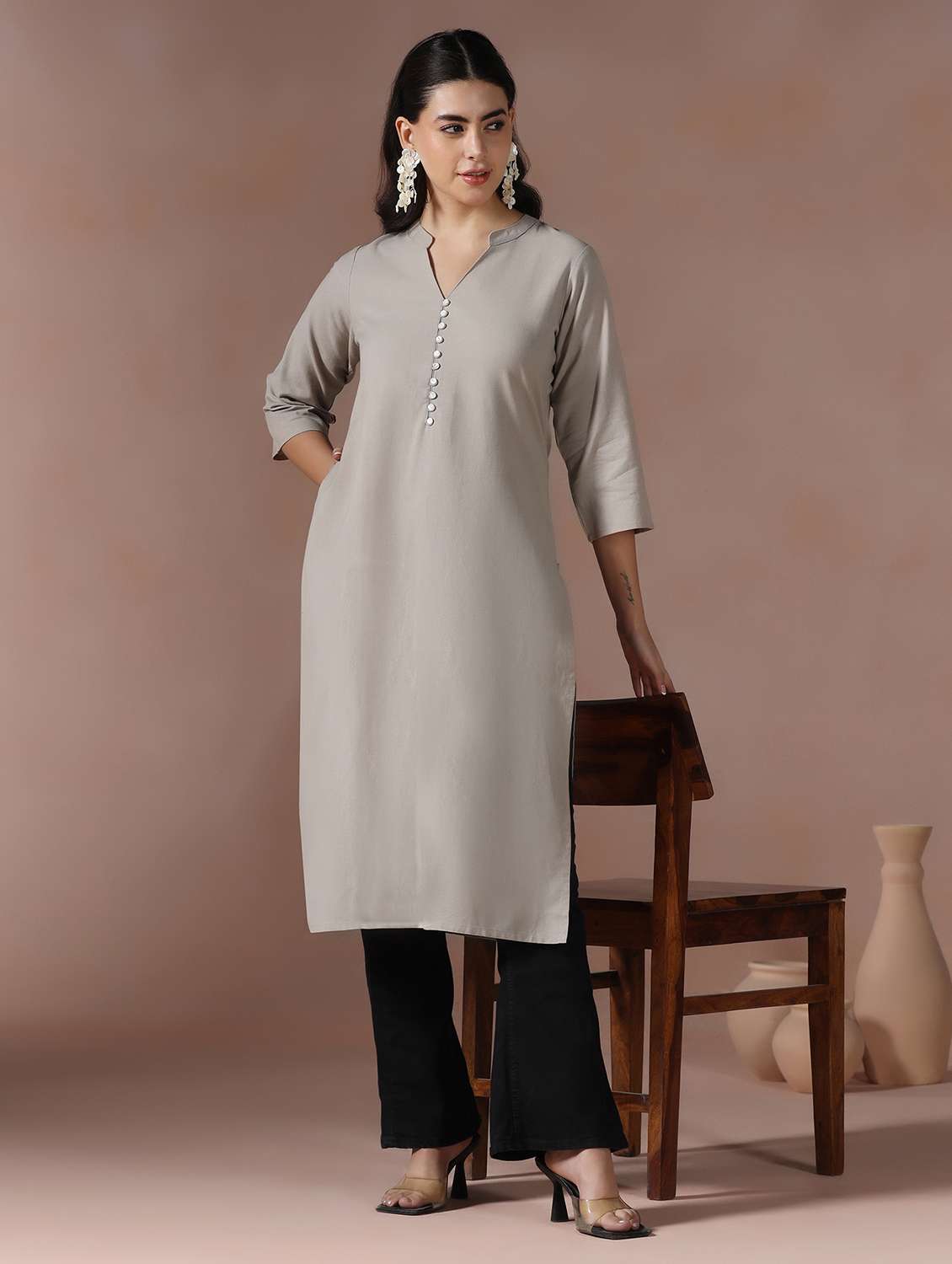 women solid three quarter sleeve straight kurta 