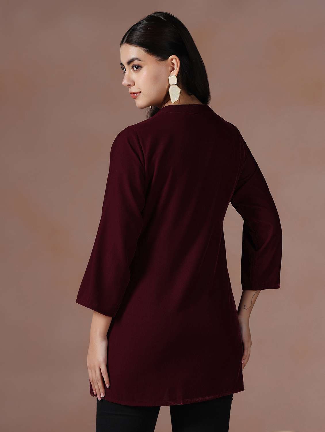 women solid three quarter sleeve straight kurti - 22267765 -  Standard Image - 3