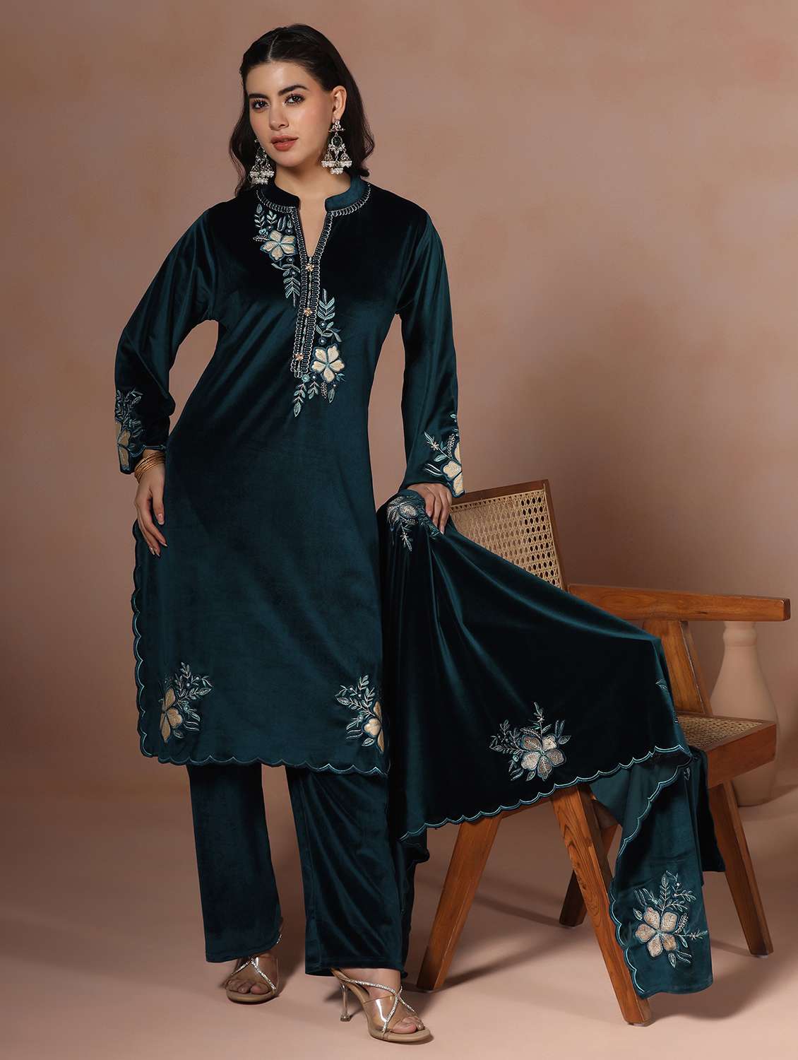 women solid with work long sleeve kurta pant with dupatta set