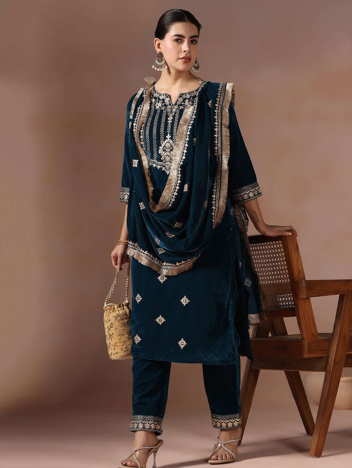 women solid with work long sleeve kurta pant with dupatta set