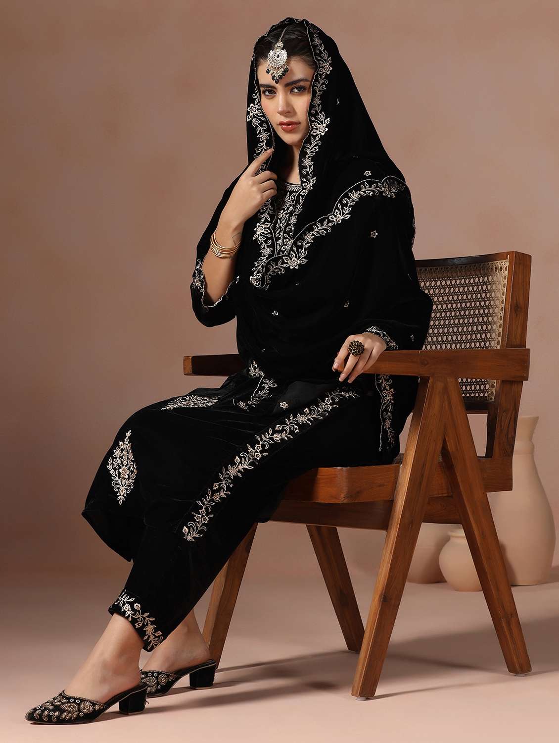 women solid with work three quarter sleeve kurta pant with dupatta set