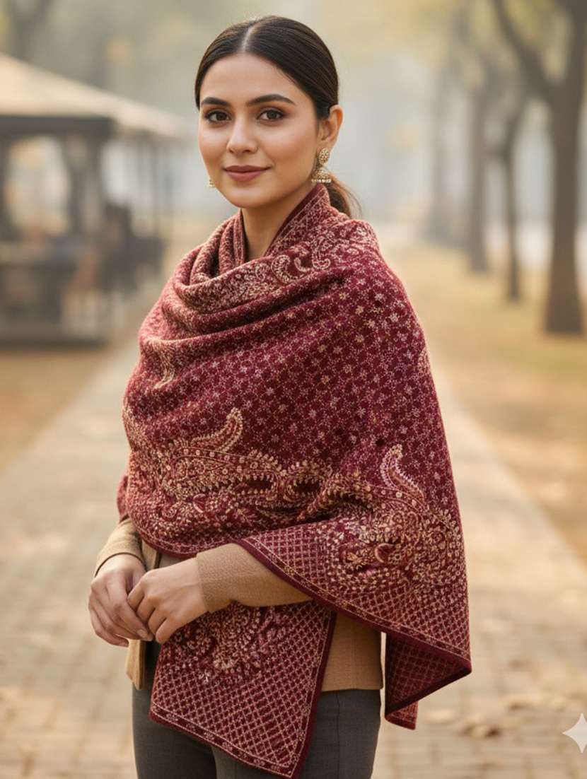 women self design winter shawl