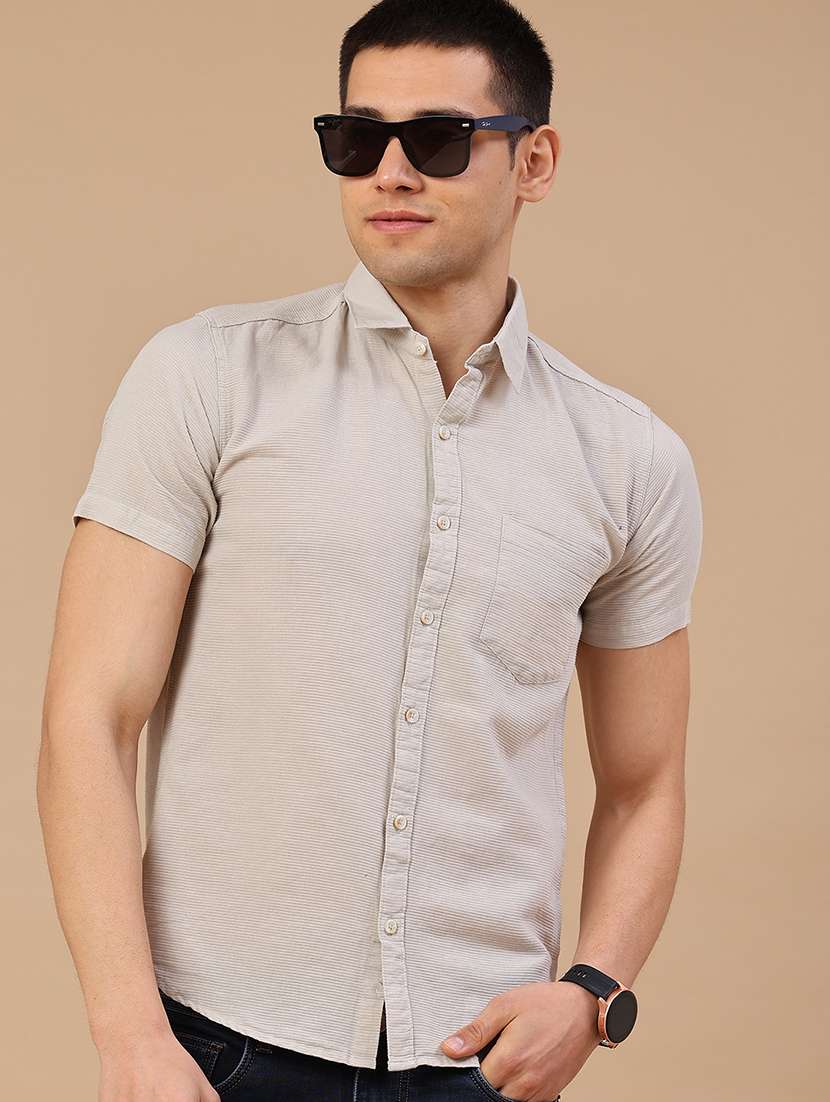 men textured short sleeves casual shirt