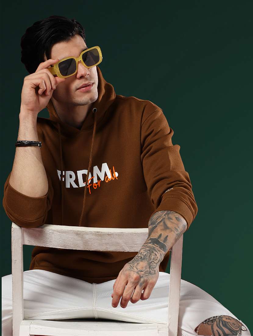 men printed long sleeve hooded sweatshirt