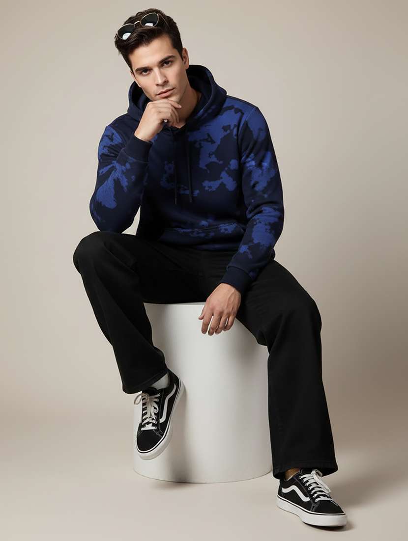 men printed long sleeve hooded sweatshirt