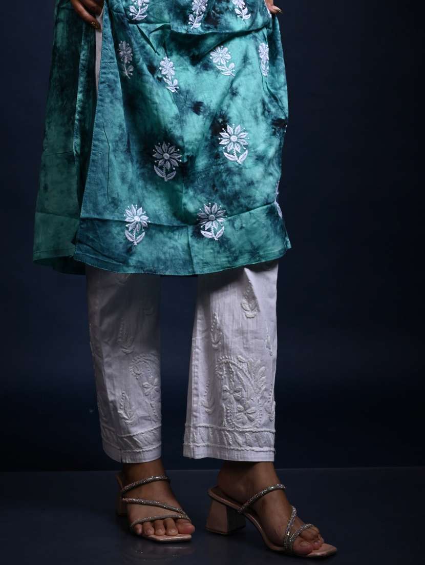 women three quarter sleeve straight chikankari kurta - 22268725 -  Standard Image - 3