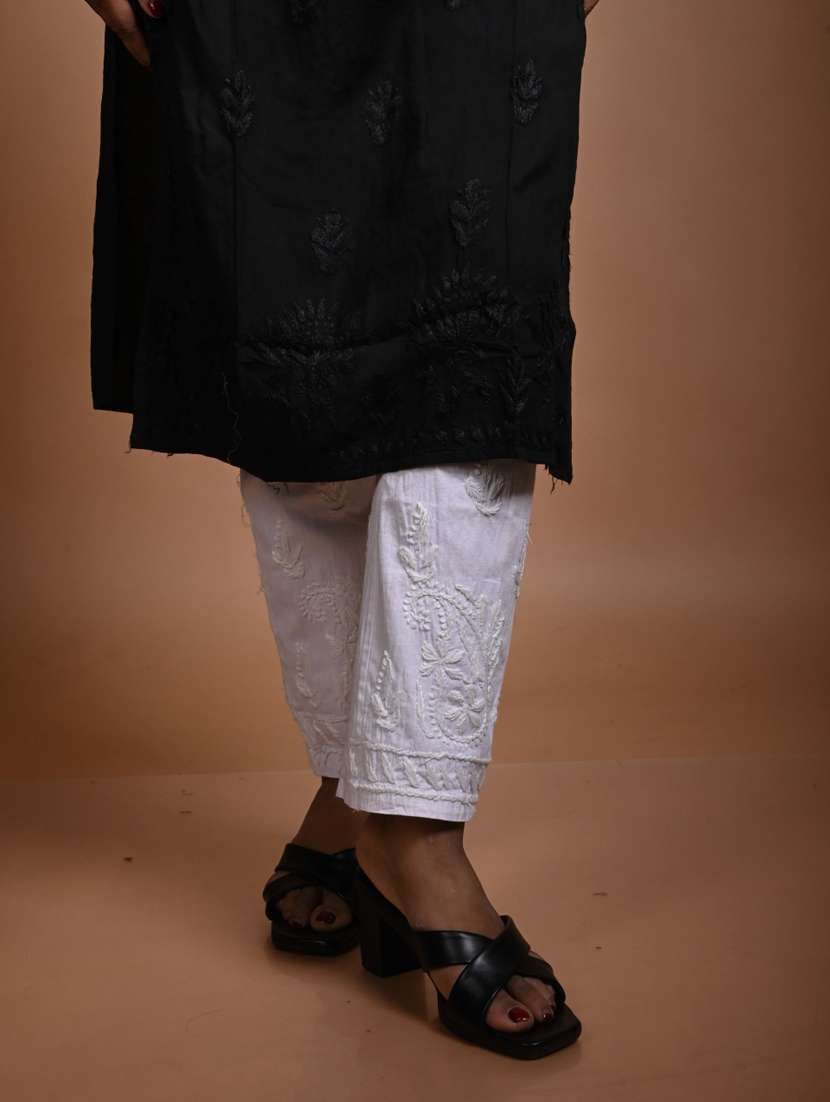 women three quarter sleeve straight chikankari kurta - 22268732 -  Standard Image - 3