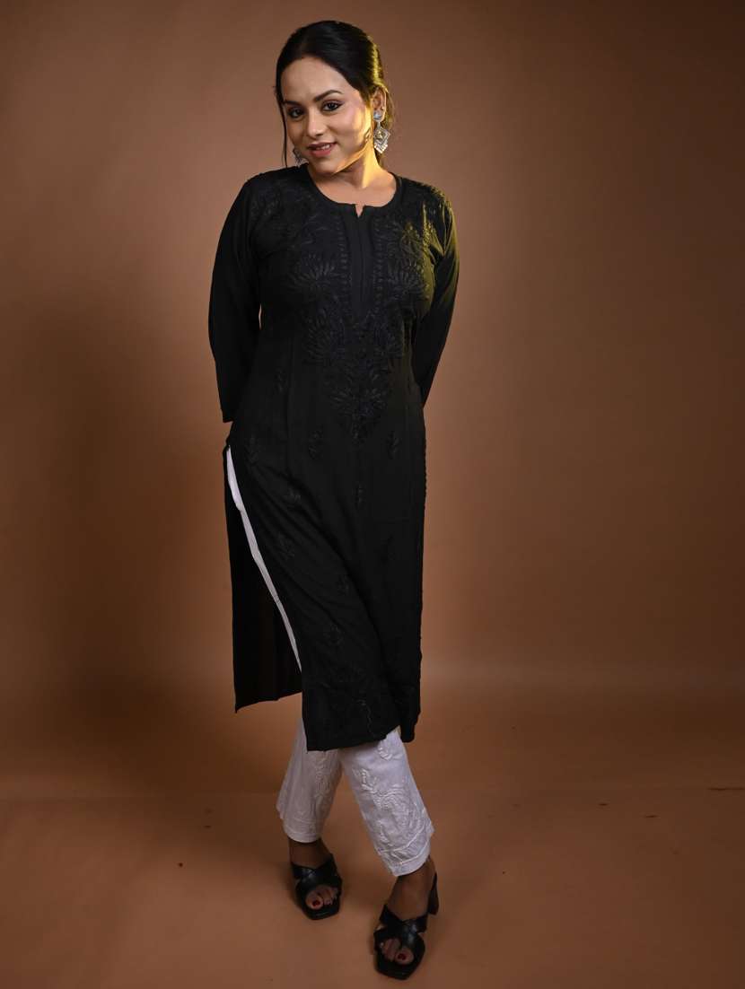 women solid with work three quarter sleeve kurta pant set