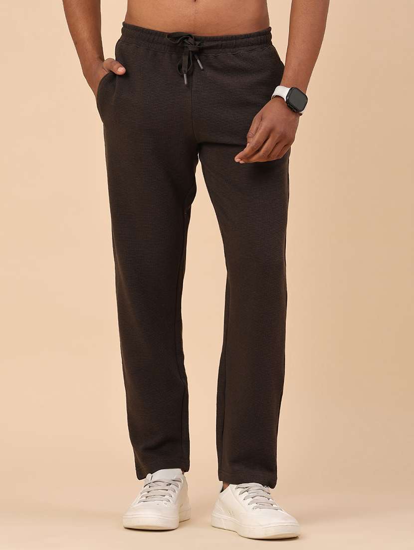 men solid mid rise regular fit track pant