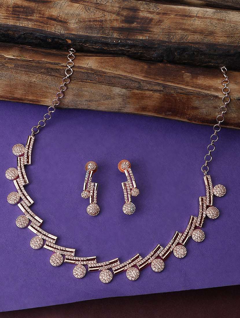 women diamonds studded necklace set
