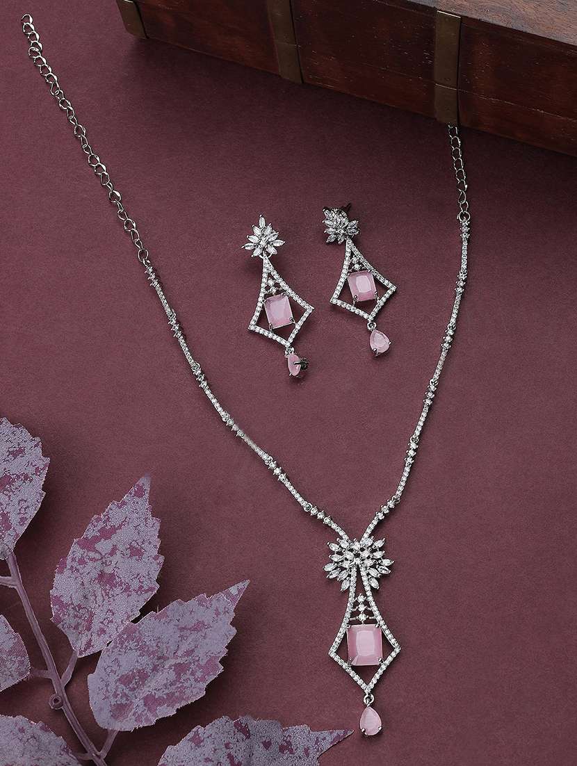women diamonds studded necklace set