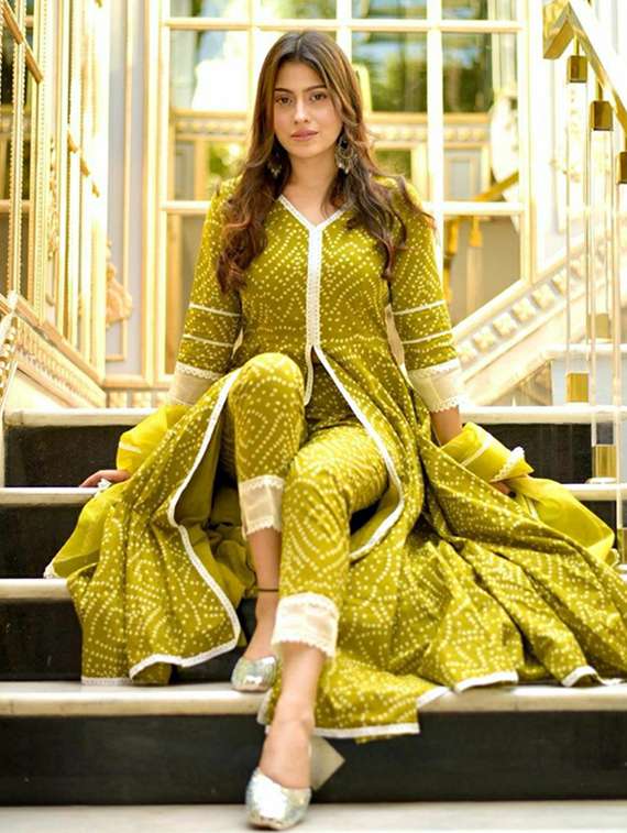 women bandhani three quarter sleeve kurta pant set