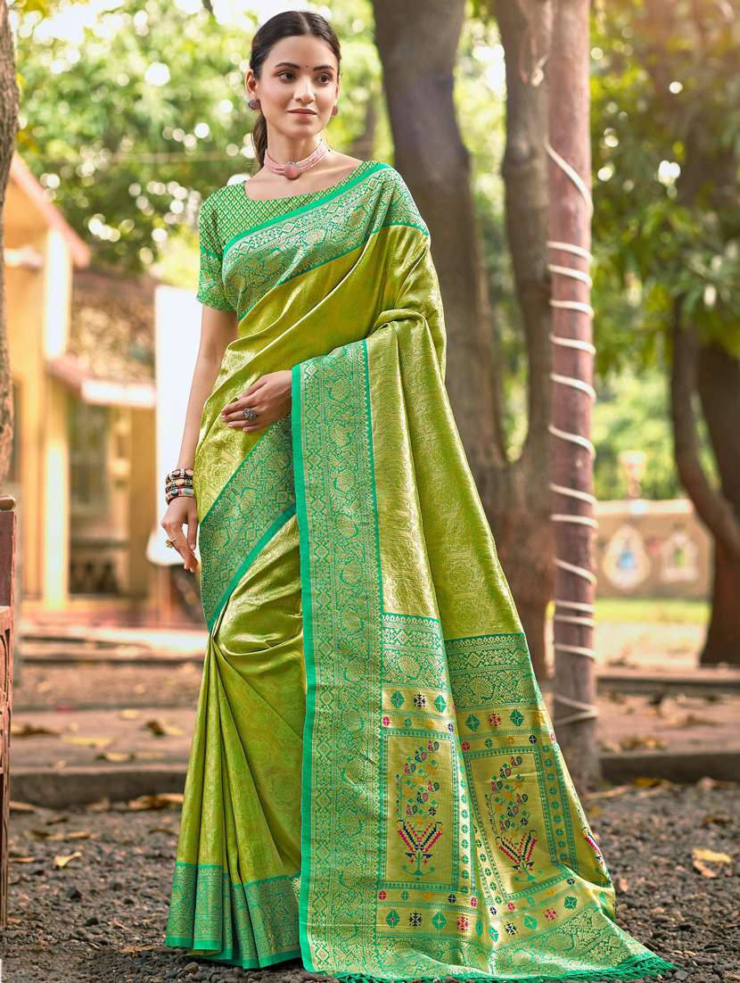 women self design kanjivaram saree with blouse