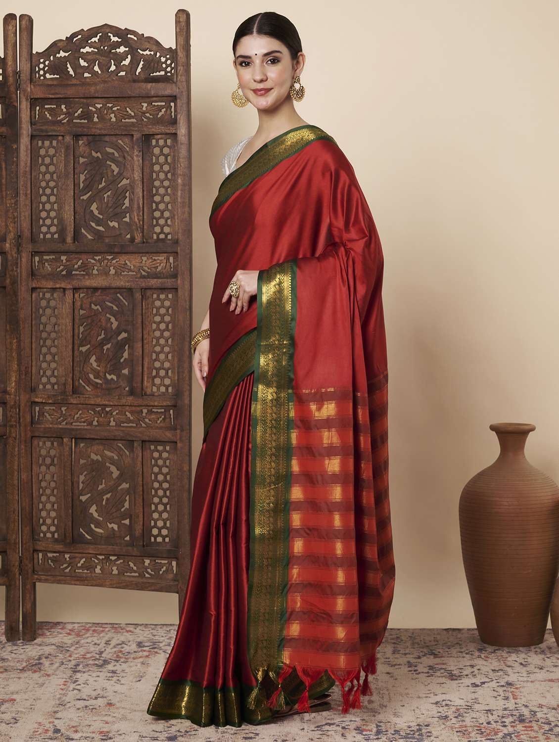 women solid with bordered saree with blouse - 22272742 -  Standard Image - 3