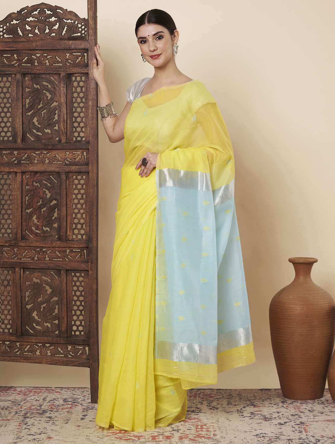 women self design handloom saree with blouse - 22272744 -  Standard Image - 3