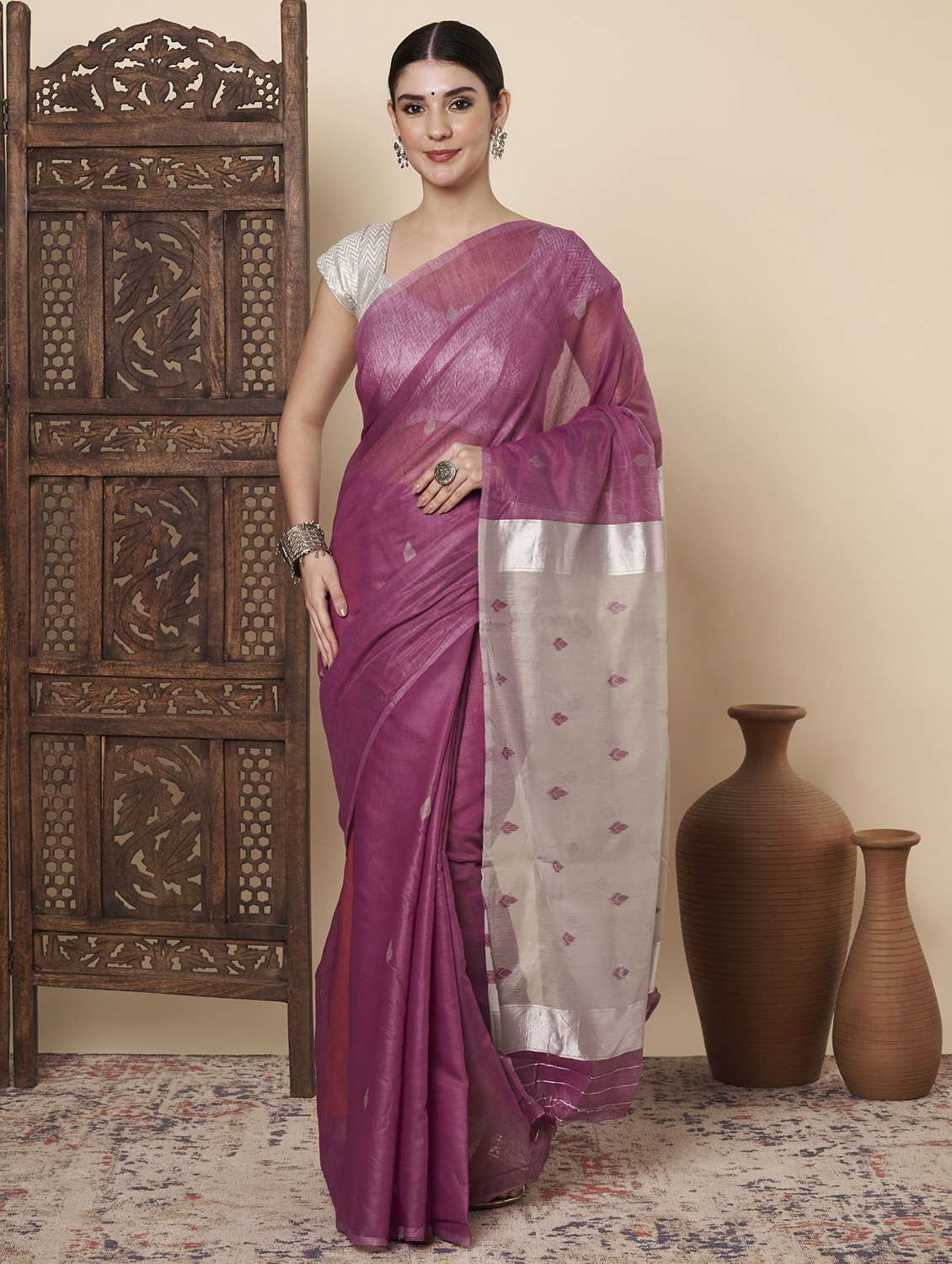 women self design handloom saree with blouse