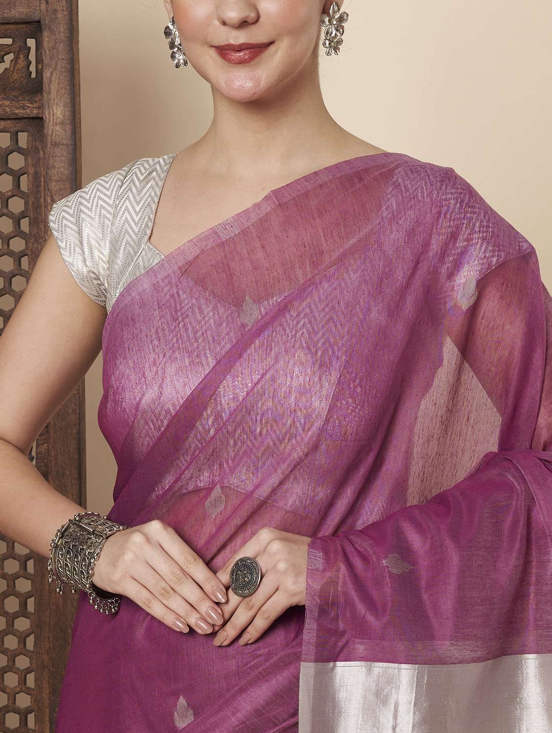 women self design handloom saree with blouse - 22272745 -  Standard Image - 5