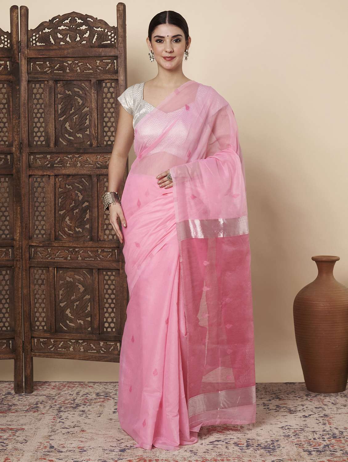women self design handloom saree with blouse