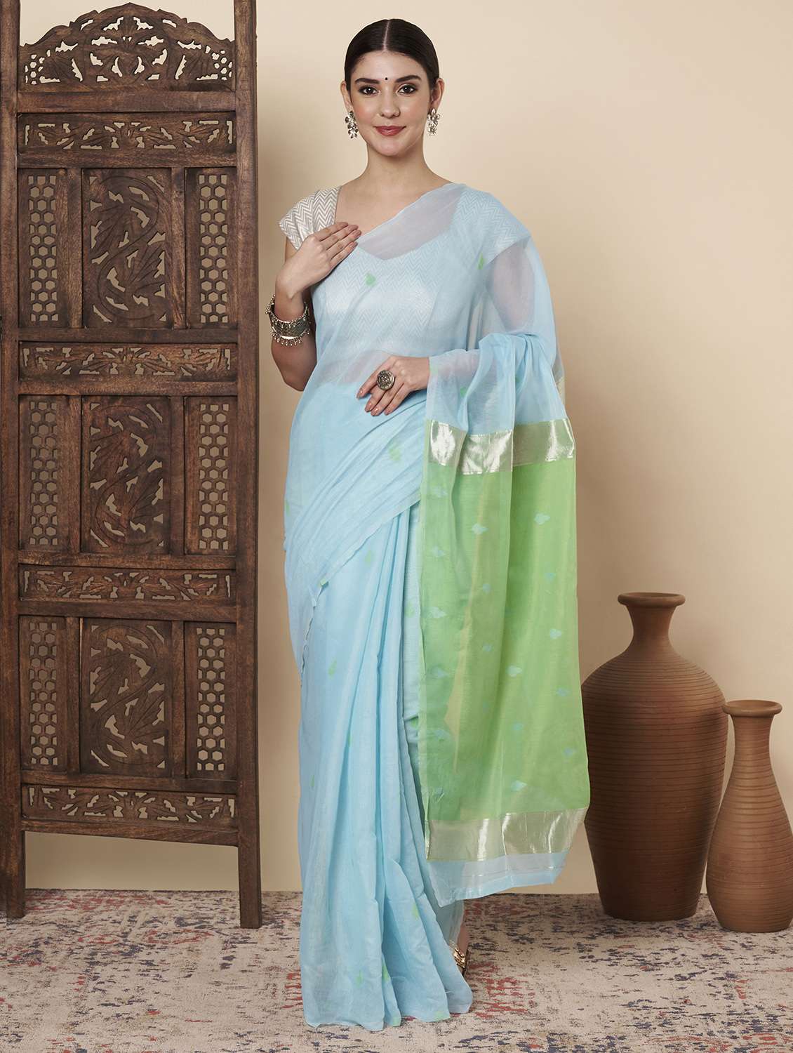 women self design handloom saree with blouse