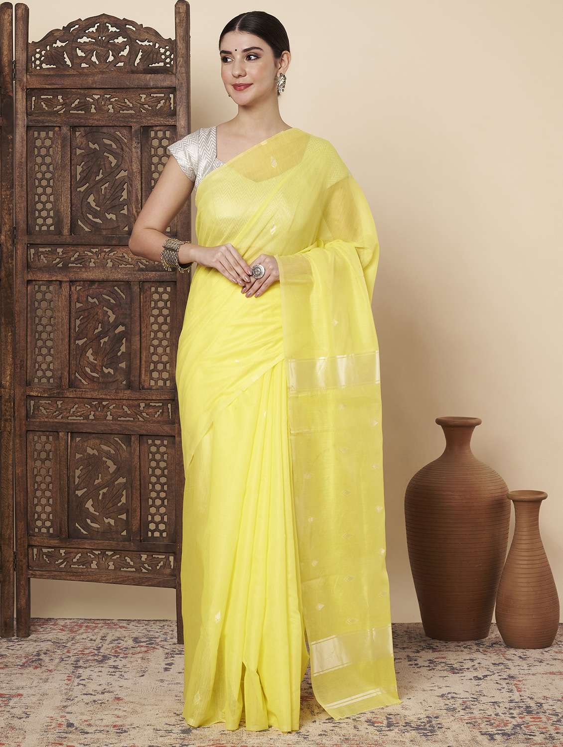 women self design handloom saree with blouse