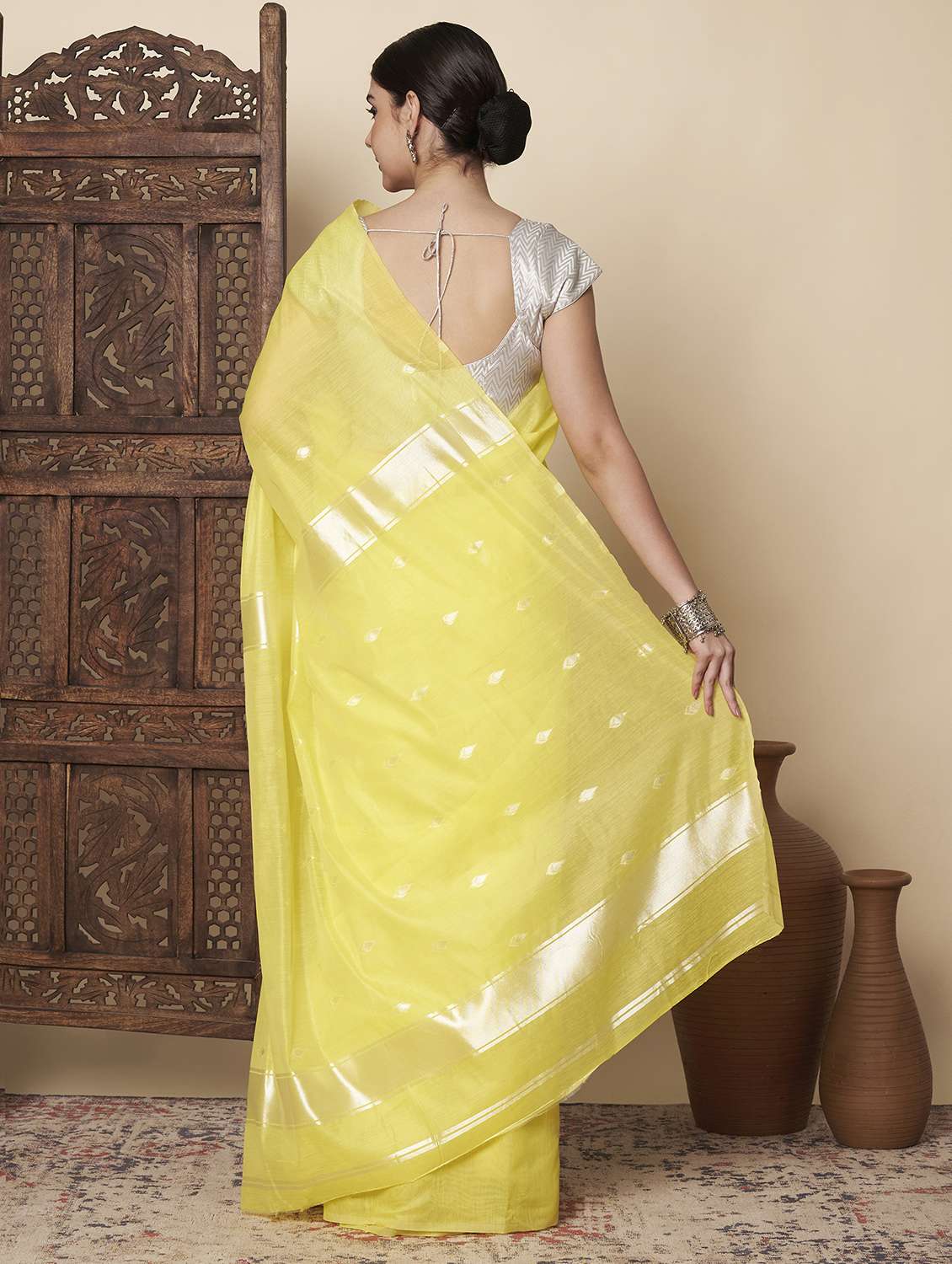 women self design handloom saree with blouse - 22272748 -  Standard Image - 5