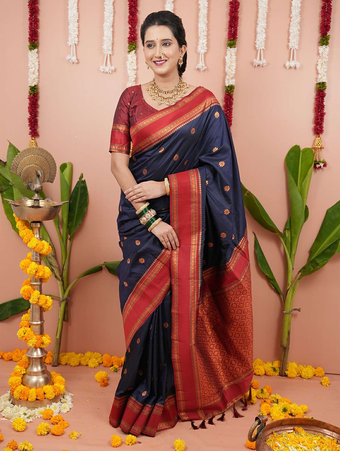women self design kanjivaram saree with blouse