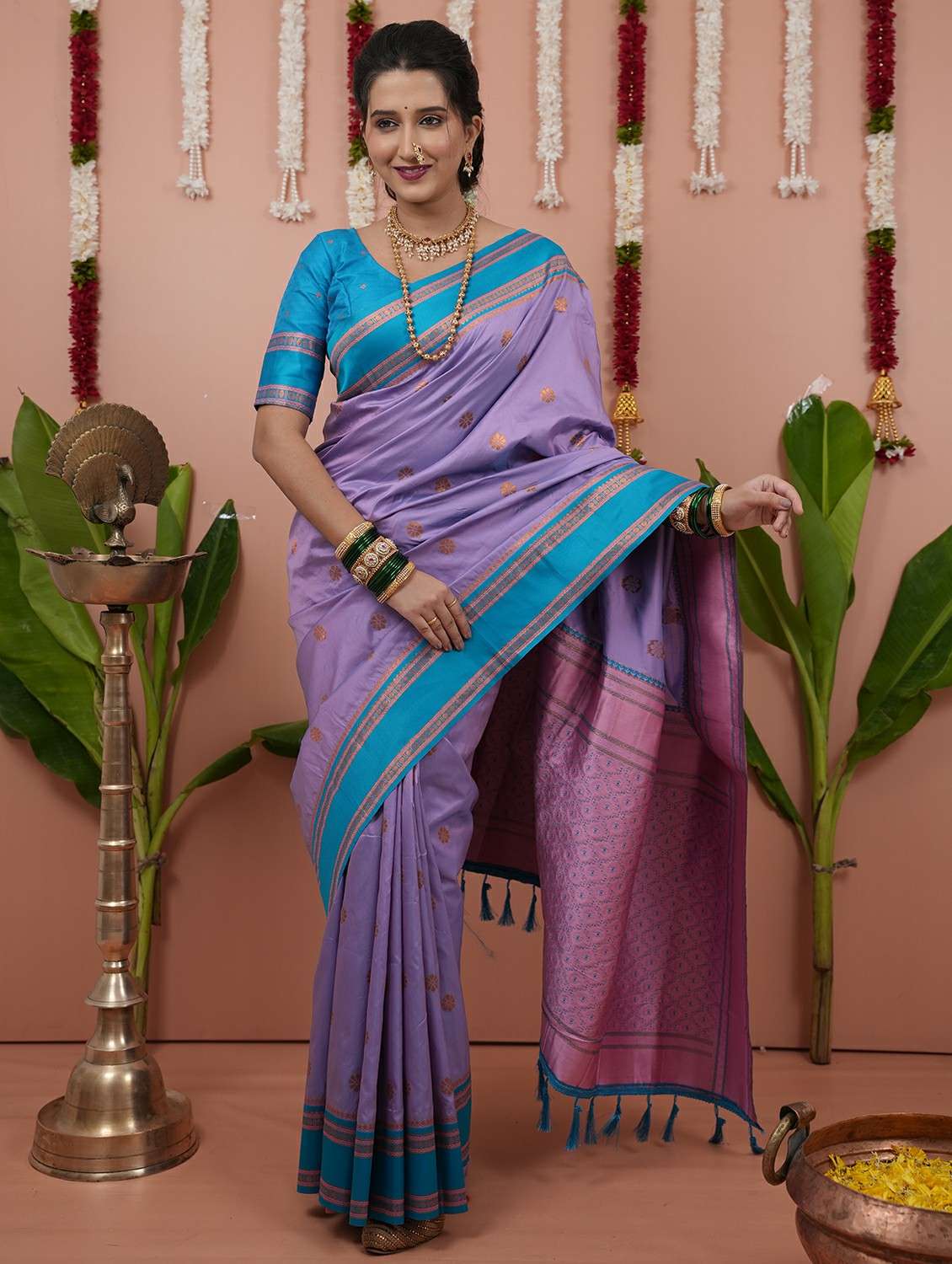 women self design kanjivaram saree with blouse