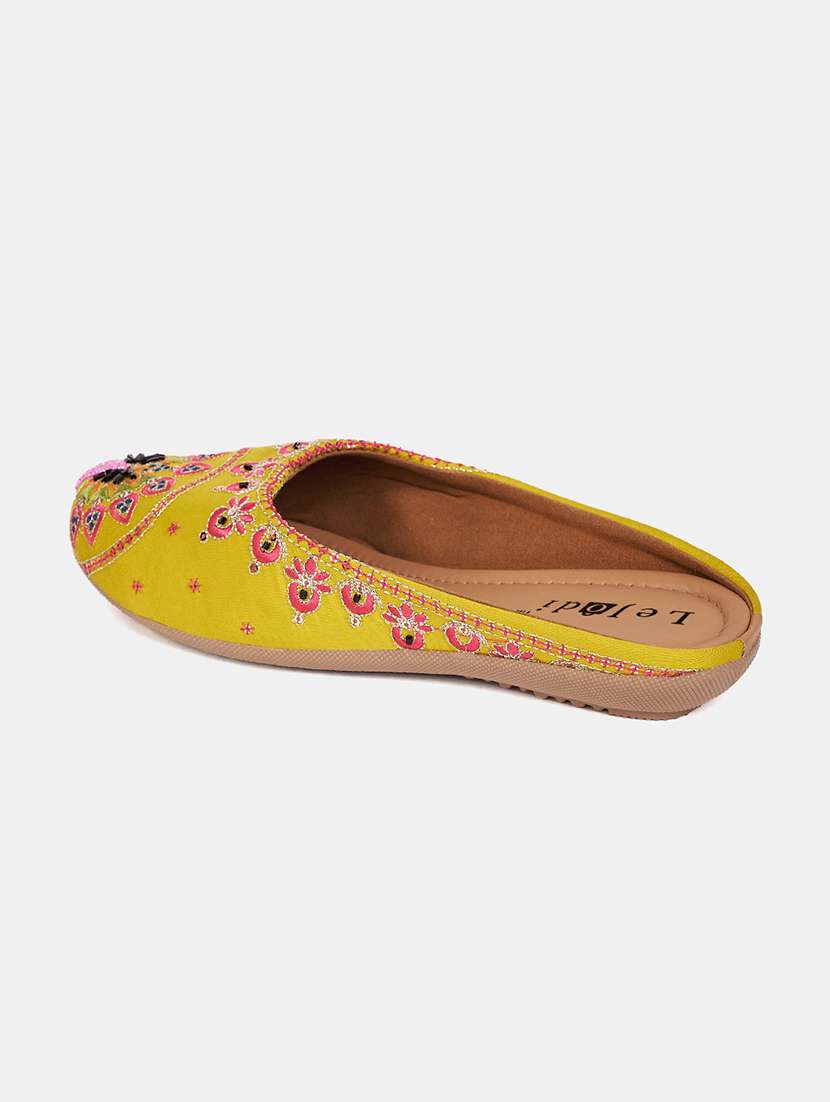 women embroidered slip on mojari - 22272884 -  Standard Image - 3