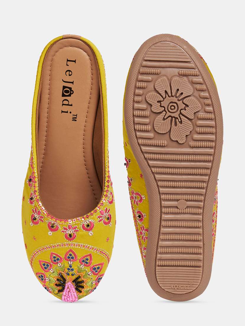women embroidered slip on mojari - 22272884 -  Standard Image - 5