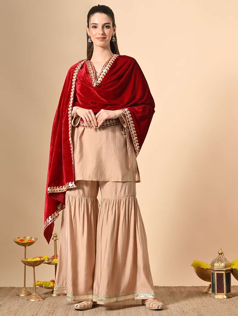 women gota detailed velvet dupatta