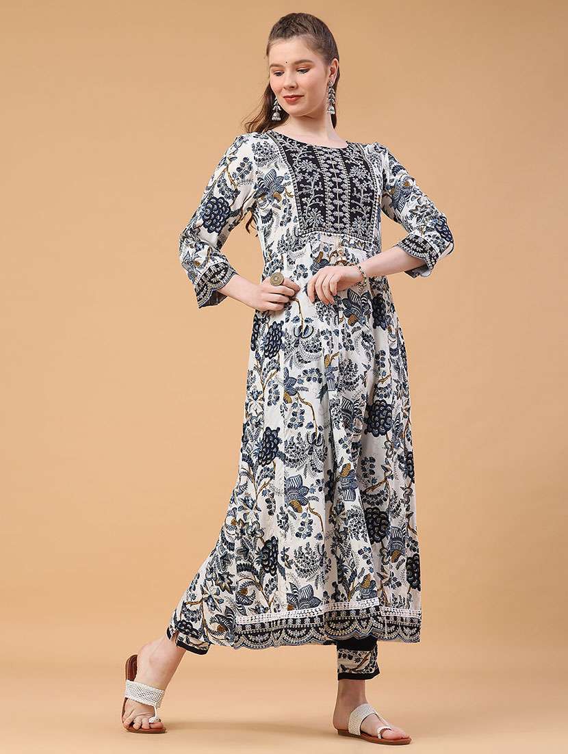 women floral three quarter sleeve kurta pant with dupatta set - 22273553 -  Standard Image - 3