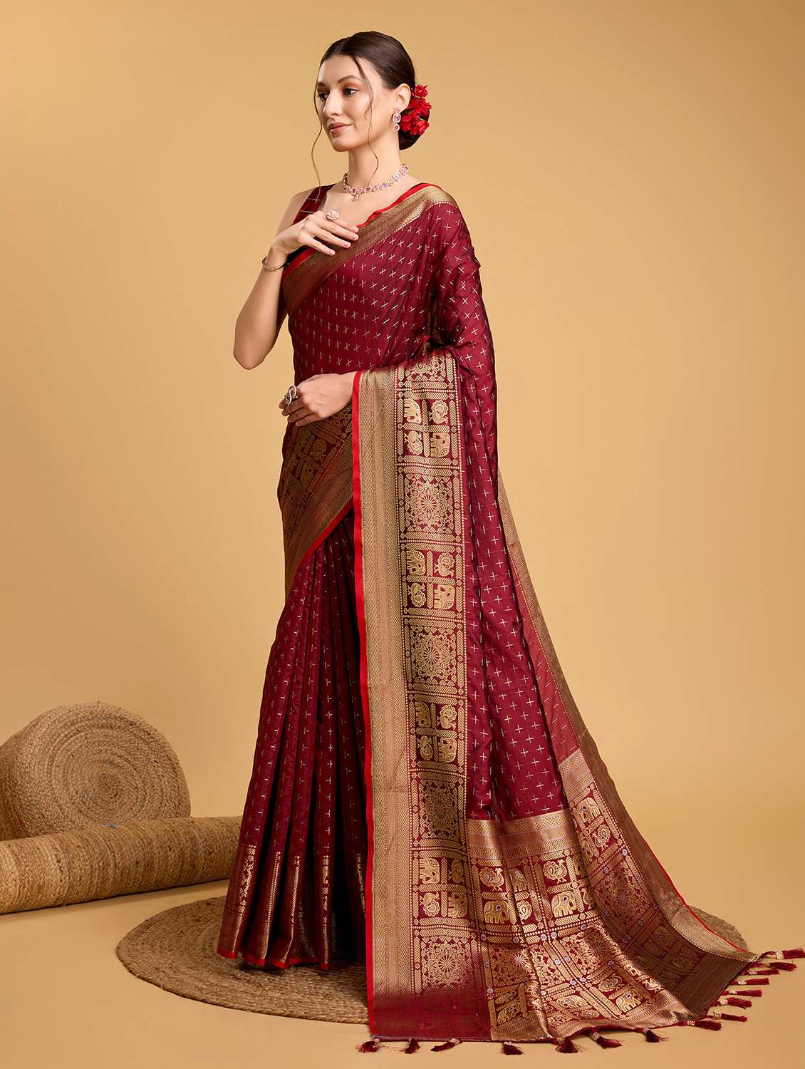 women self design banarasi saree with blouse