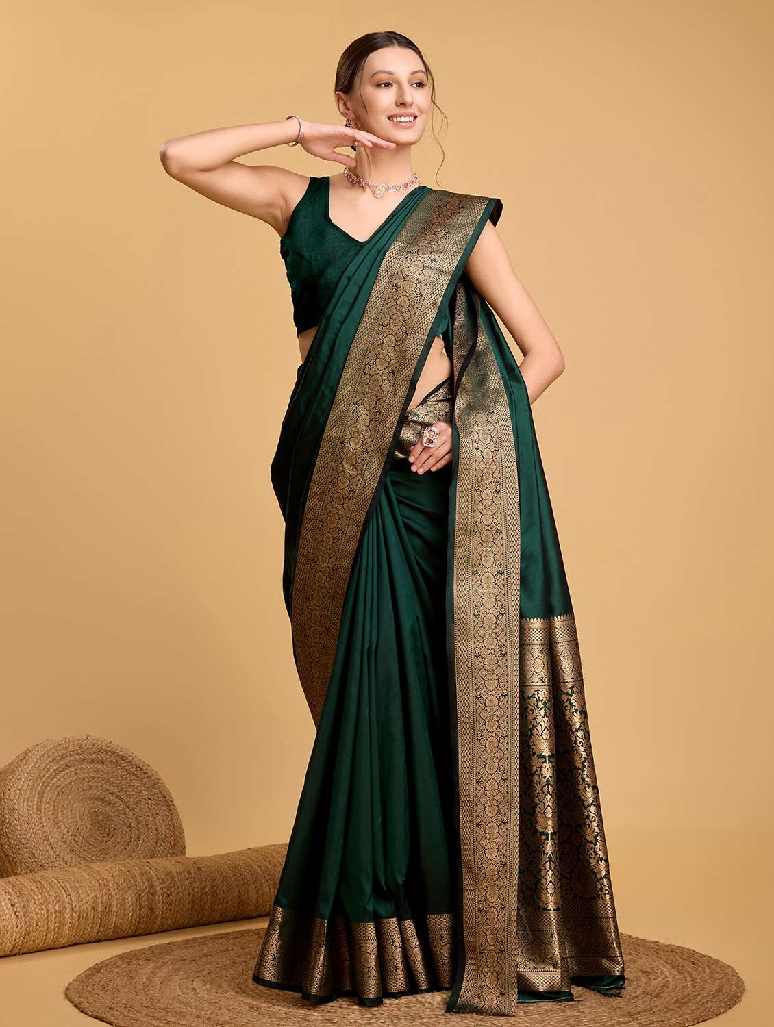 women solid with bordered saree with blouse - 22274031 -  Standard Image - 3