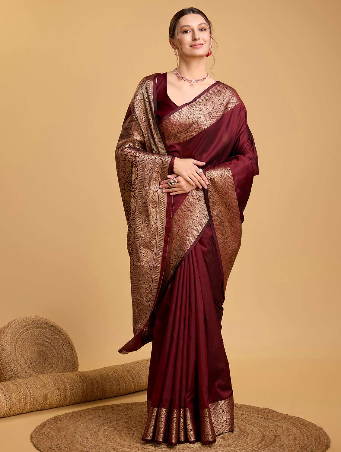 women solid with bordered saree with blouse - 22274033 -  Standard Image - 3