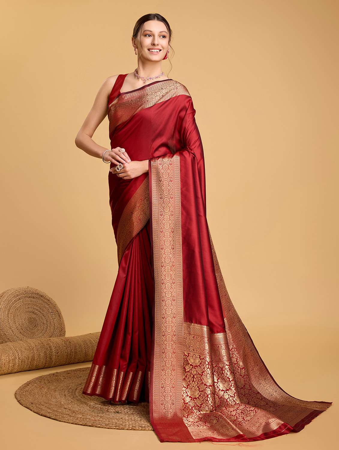 women solid with bordered saree with blouse