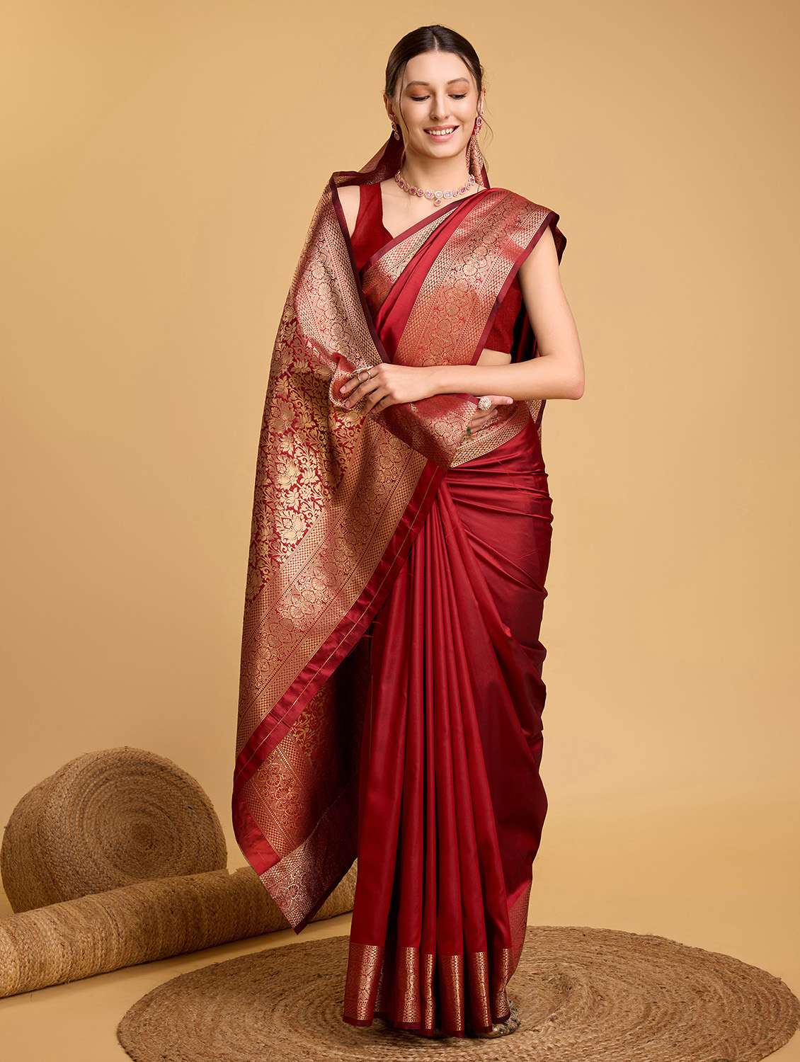 women solid with bordered saree with blouse - 22274034 -  Standard Image - 3