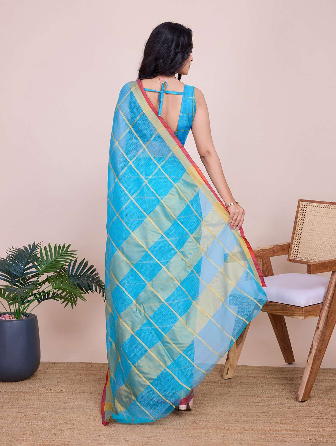 women checkered bordered saree with blouse - 22274037 -  Standard Image - 3