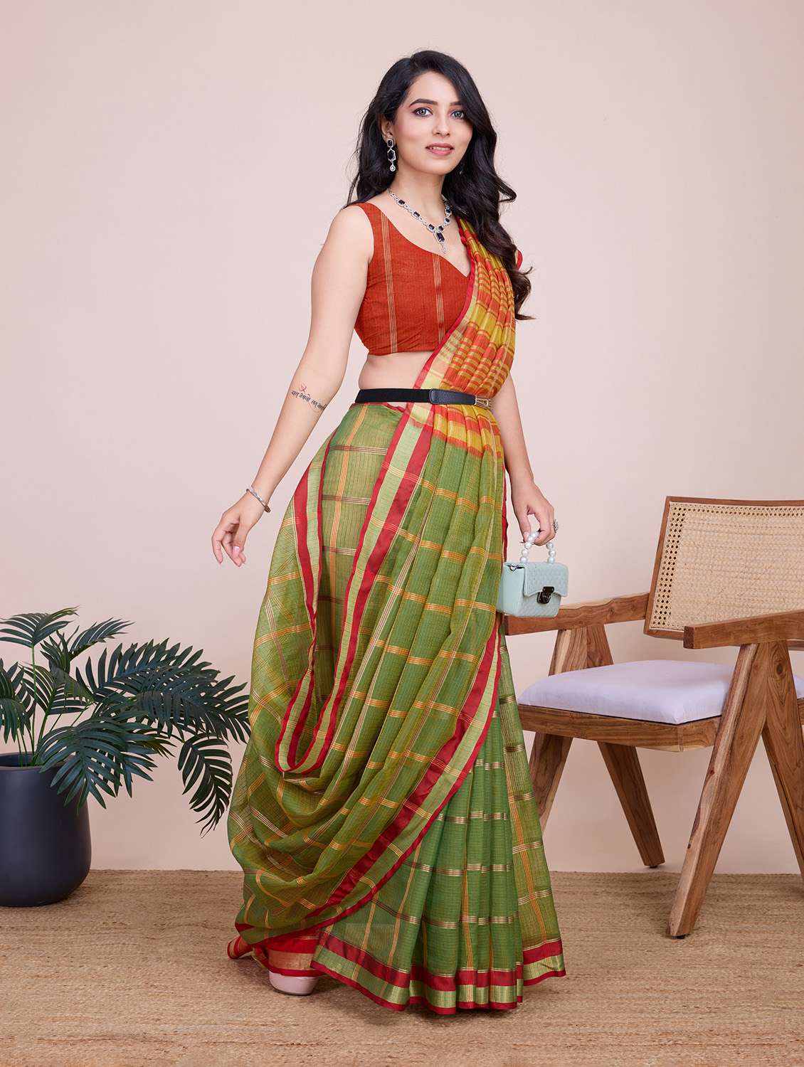 women checkered bordered saree with blouse - 22274043 -  Standard Image - 3