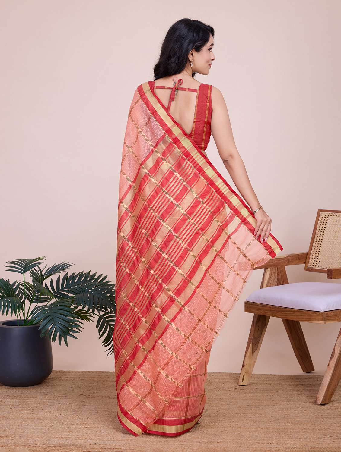 women checkered bordered saree with blouse - 22274046 -  Standard Image - 3
