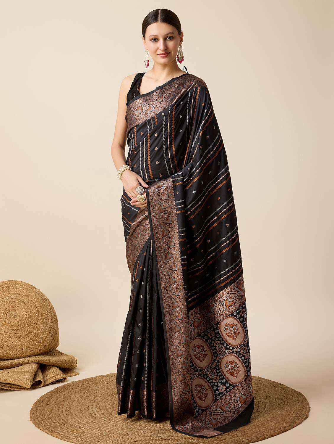women self design banarasi saree with blouse