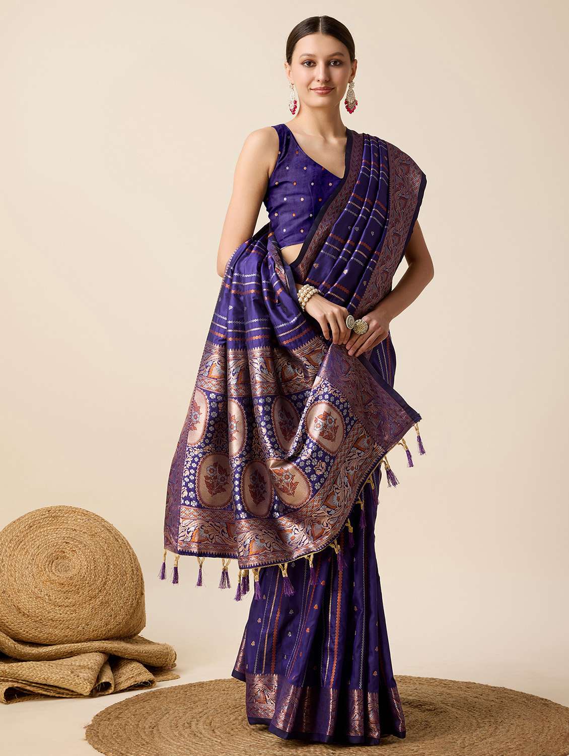 women self design banarasi saree with blouse