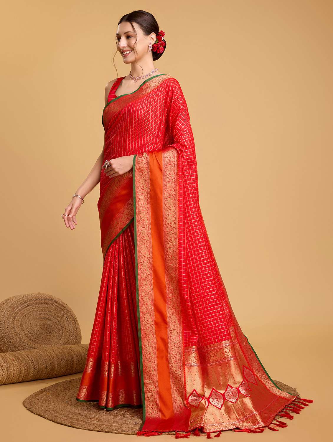 women checkered bordered saree with blouse - 22274069 -  Standard Image - 3