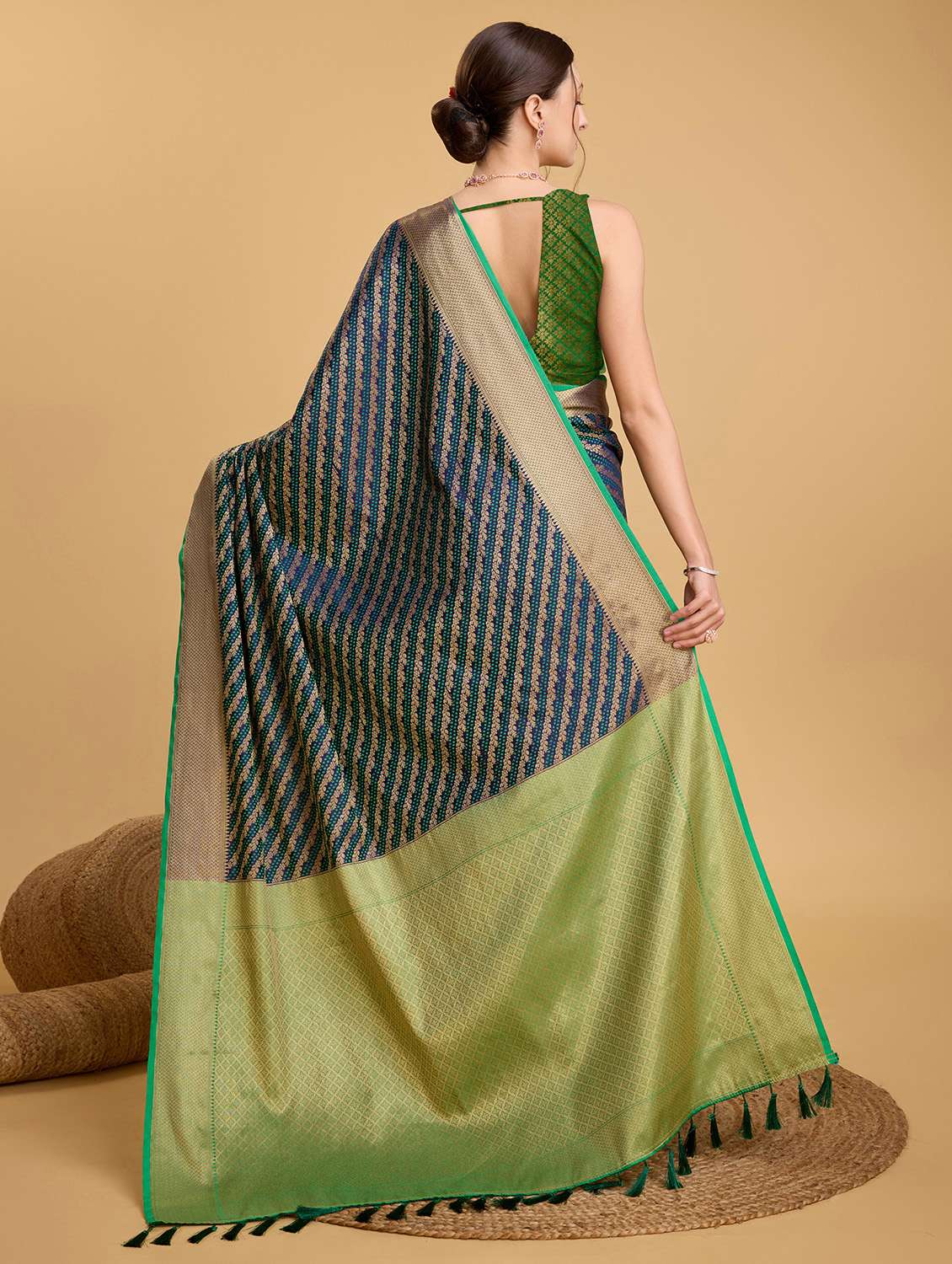 women self design banarasi saree with blouse - 22274071 -  Standard Image - 3